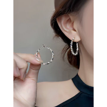 bông tai titan nữ không gỉ bông tai nữ sang chảnh 999 Bông Tai Bạc Đính Đá Bạc Gãy Vòng Tròn Lớn Trơn Bông Tai Vòng Tròn Bông Tai 2026 Phong Cách Mới Bán Chạy Bông Tai Cao Cấp