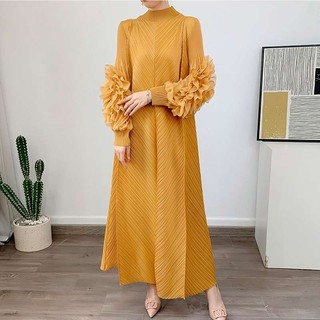 Đầm trung niên màu đơn giản với họa tiết xếp ly - Xu hướng mới 2025, sang trọng và hiện đại