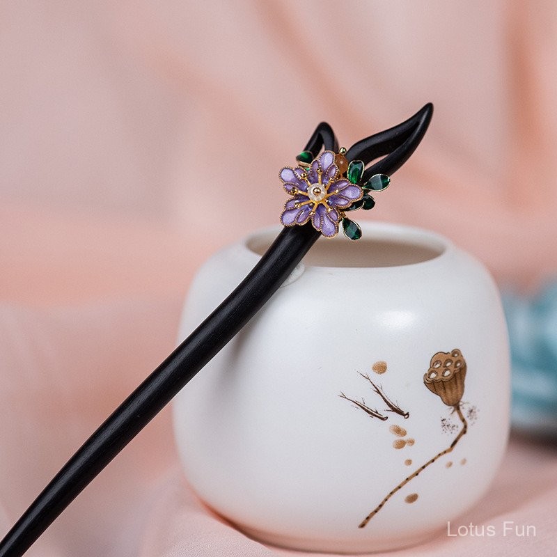Kẹp Tóc Handmade Hoa Tím Gỗ Đàn Hương Cho Trang Phục Hanfu Sườn Xám - Phụ Kiện Thời Trang Cổ Điển