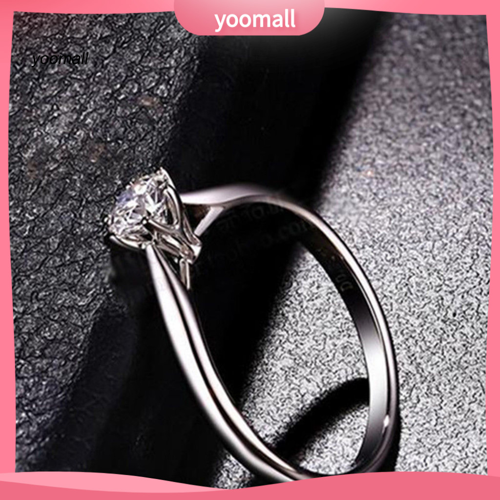 Nhẫn đính đá Cubic Zirconia hợp kim thanh lịch với sáu móng, phù hợp cho các bữa tiệc