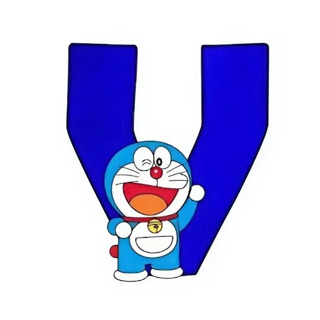 Doraemon móc khóa dành tă với hình Doraemon và chữ cái màu xanh nổi bật