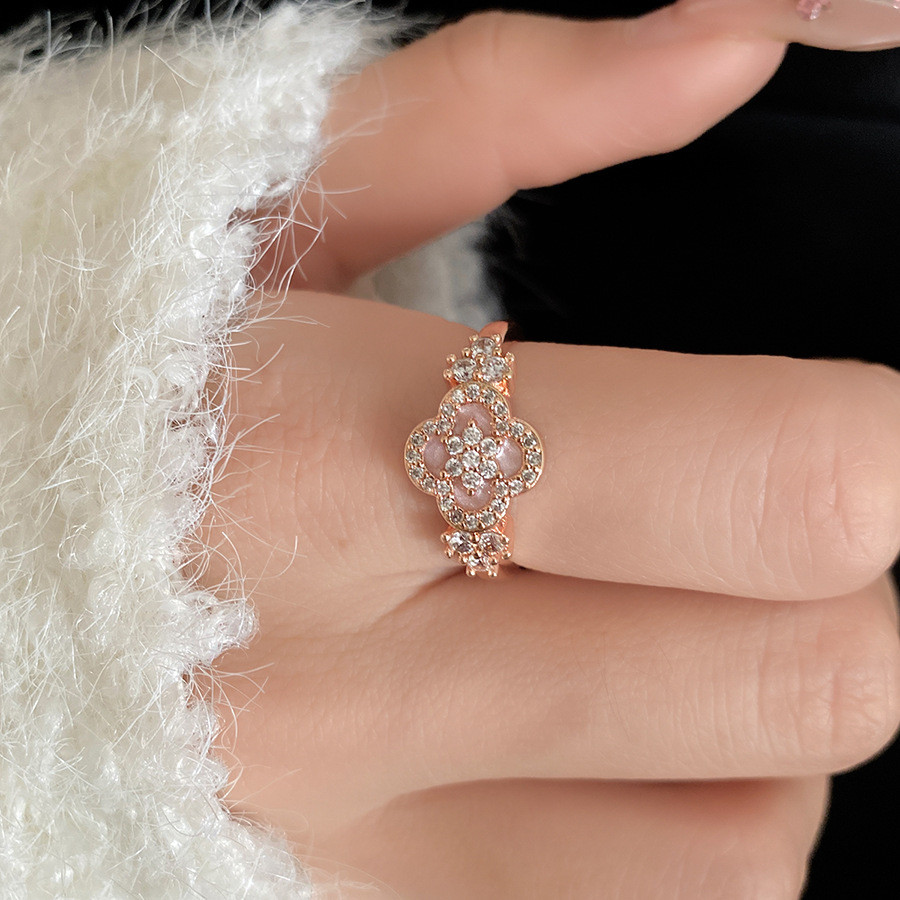 Nhẫn zirconia hoa mở điều chỉnh thiết kế xếp chồng tối giản, phù hợp làm món quà trang sức cho nữ.