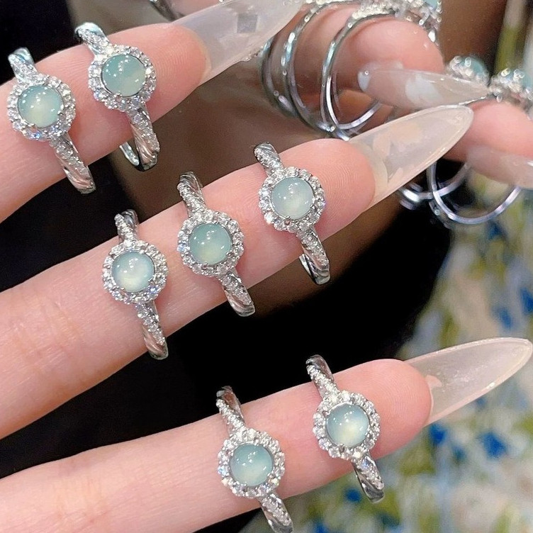 Nhẫn nữ bằng nhựa tổng hợp đá cao cấp nhẹ thời trang mới