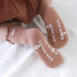B32 (0-9tuổi) Sét 5 đôi tất bèo xoăn thêu hoa lá quả chống trơn cho bé gái 0-9 tuổi mẫu mới 2025