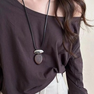 Vòng cổ MIKYCO với dây chuyền gỗ và kim loại màu mờ, dạng oval, điều chỉnh được chiều dài, phù hợp nữ.