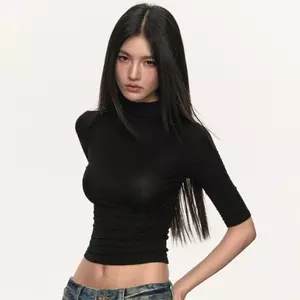 2026 Xuân Hè Đầu Thu Đen Nhỏ Cổ Cao Giữa Tay Áo Thun Cổ Tròn Slim-Fit Ôm Hơn Nhìn Ngắn Phong Cách Phù Hợp Với Đế Niche Hot Girl Top Nữ