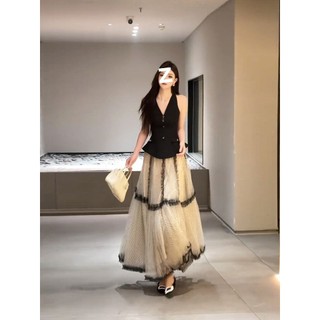 Trang phục tuyệt đẹp: đầm dài ren chấm bi thanh lịch, áo vest cổ yếm mùa hè cao cấp cho nữ