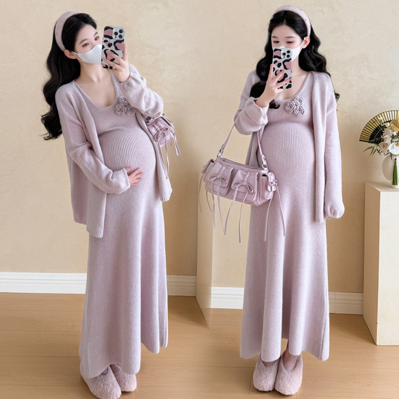 Bộ đồ bà bầu thu đông gồm váy vest móc ba chiều và áo khoác hai mảnh