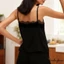Áo ba lỗ ren cổ chữ V thông thường dành cho nữ