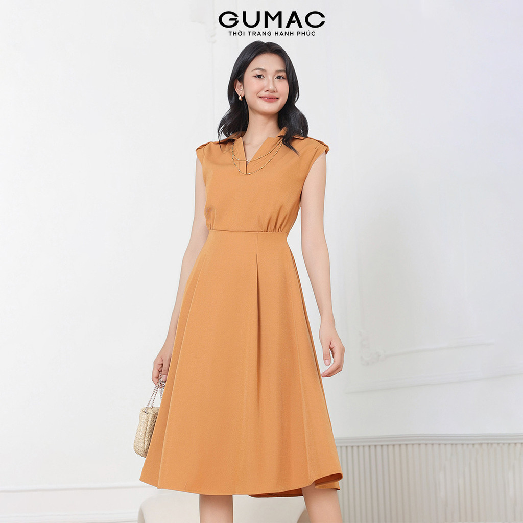 Đầm Nữ Form A Xòe GUMAC Thiết Kế Cổ V Bẻ Đính Nút Vai Eo Cao Xếp Ly Trước Cách Điệu DF04002