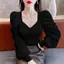 Mùa thu đông 2026 Áo sơ mi dệt kim cổ chữ V phong cách Pháp Thiết kế thích hợp Slim-fit Nhẹ nhàng Phong cách phương Tây thon gọn hơn có thể mặc bên trong bên ngoài dài-