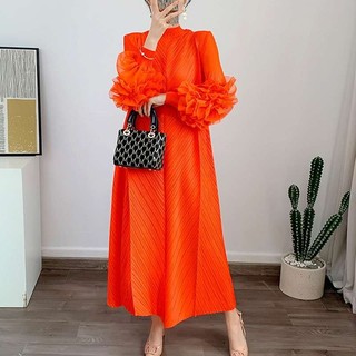 Đầm trung niên màu đơn giản với họa tiết xếp ly - Xu hướng mới 2025, sang trọng và hiện đại