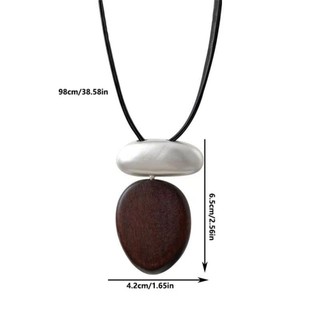 Vòng cổ MIKYCO với dây chuyền gỗ và kim loại màu mờ, dạng oval, điều chỉnh được chiều dài, phù hợp nữ.