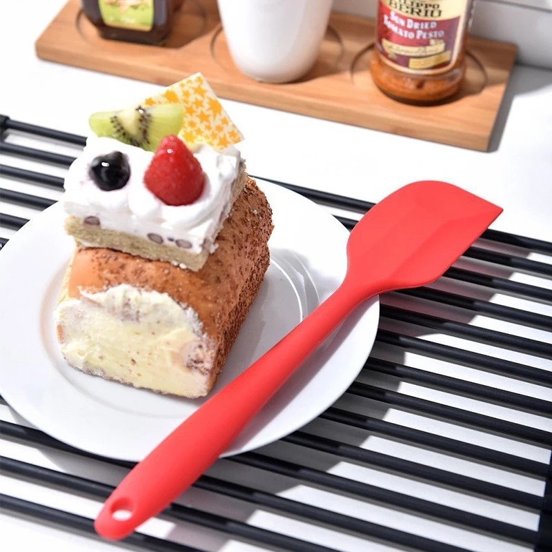 Dụng cụ làm bánh: Spatula phới trộn bột, phới dẹt silicon, muôi lật thức ăn