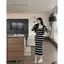 Bộ đồ hai mảnh sọc mùa xuân thu 2026 Bộ đồ một vai Ống Top Dress Phù hợp với áo len Cardigan mỏng Tính khí mỏng hơn Bộ đồ dài vừa phải dành cho nữ