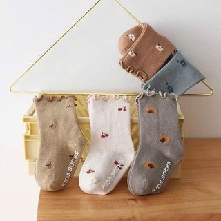 B32 (0-9tuổi) Sét 5 đôi tất bèo xoăn thêu hoa lá quả chống trơn cho bé gái 0-9 tuổi mẫu mới 2025