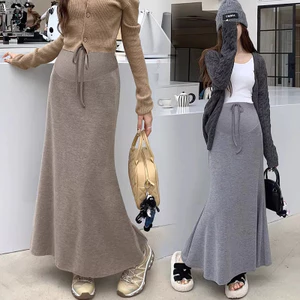 Váy bà bầu thu đông với dây rút nâng bụng và thiết kế đuôi cá thời trang