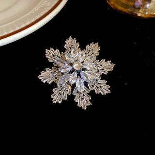 Trâm cài corsage mạ vàng zircon bông tuyết, retro sang trọng - Trang sức cao cấp dành cho nữ