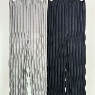 Quần Miyake xếp ly phong cách mới với họa tiết sóng, thiết kế thẳng đơn giản, thoải mái cho thường ngày.