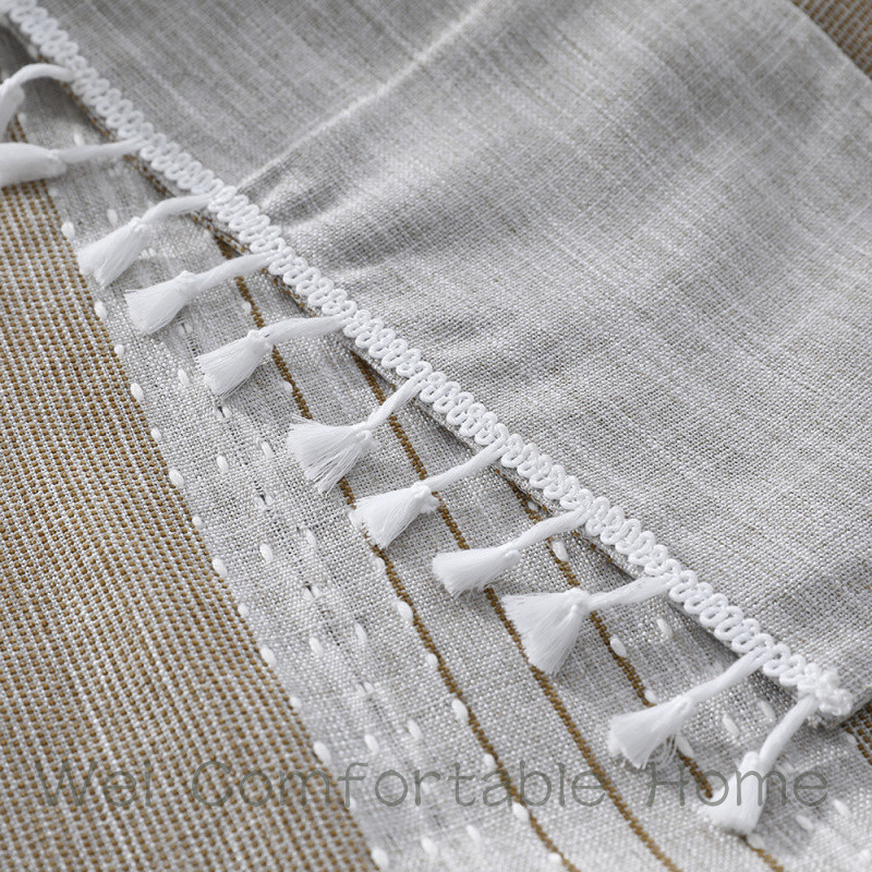 Bàn cà phê hiện đại kết hợp với khăn trải bàn đơn giản bằng vải cotton và vải phủ chống bụi