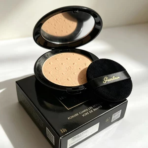 Guerlain Les Voilettes Bột ép mờ Trang điểm lâu trôi Cố định kiểm soát dầu Bột che khuyết điểm tinh tế Nhẹ vừa vặn Hiệu ứng trang điểm tự nhiên 02#03#
