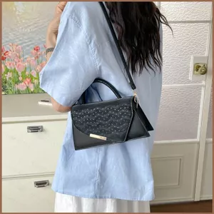 SQ11 2026 Túi đeo vai thời trang mới mùa hè với kết cấu đơn giản Túi xách Niche cá tính hợp thời trang