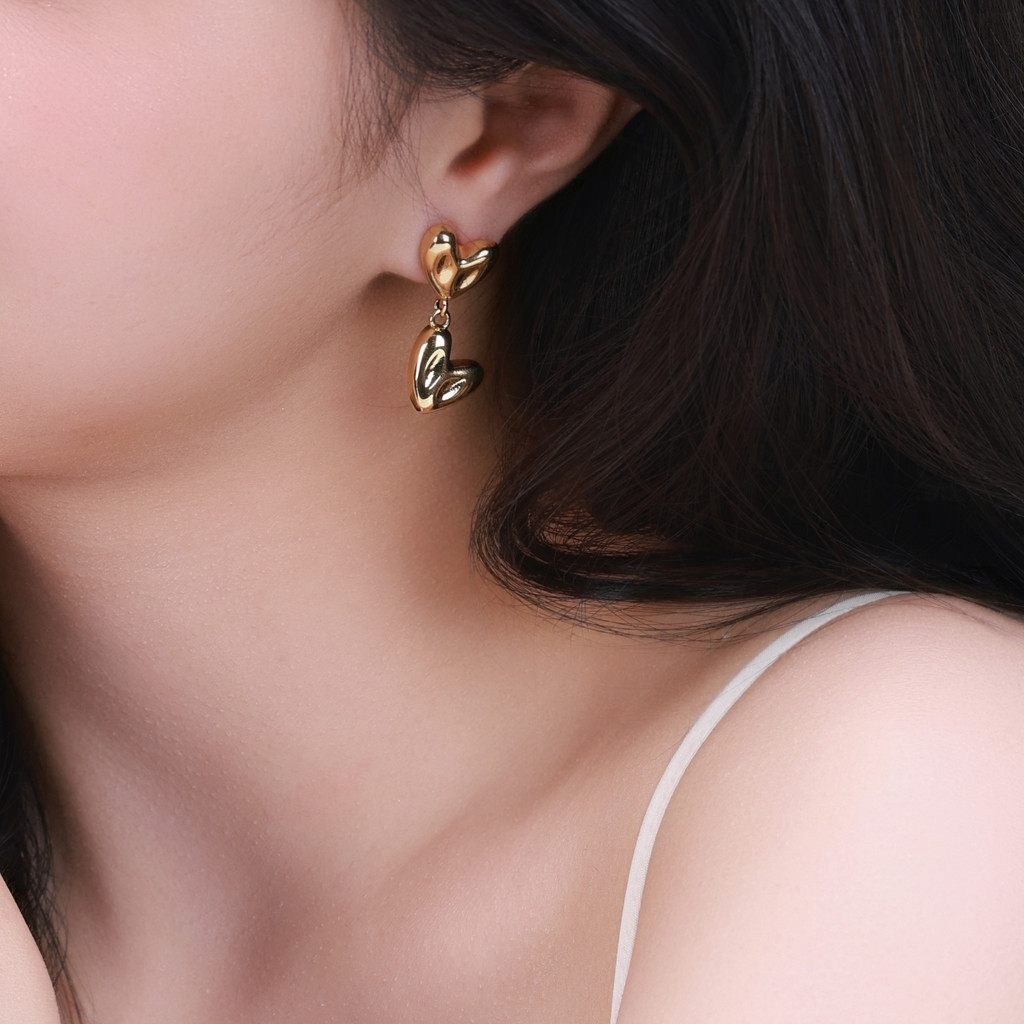Hoa Tai nữ mạ vàng cao cấp Playful Love, phong cách trẻ trung, hiện đại dành cho đi tiệc, đi làm, đi chơi - DOJI