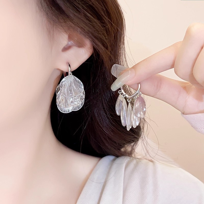 Bông tai sang trọng nhẹ cánh bướm rỗng châu Âu và Mỹ