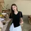 Áo thun ngắn tay cổ chữ V có khe hở không đều mùa hè của Mỹ Niche Chic Slim-Fit Slim-Fit Slimmer Look Hợp thời trang phù hợp