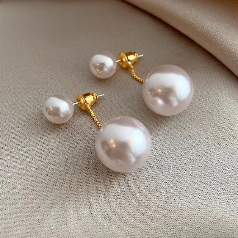 Bông tai ngọc trai hình trái tim, kiểu retro sang trọng, phù hợp với trang phục đơn giản