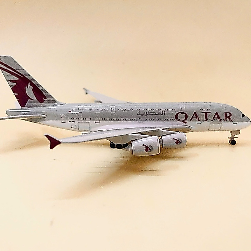 Mô Hình Máy Bay Airbus A380-800 Qatar Airlines sơn tĩnh điện cao cấp bóng đẹp loại 1 (fullbox) tỉ lệ 1:400 20CM