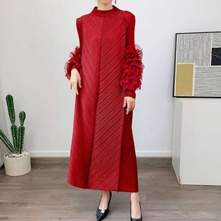 Đầm trung niên màu đơn giản với họa tiết xếp ly - Xu hướng mới 2025, sang trọng và hiện đại