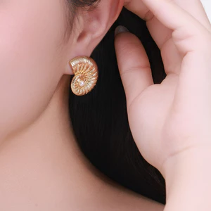 Hoa Tai nữ mạ vàng cao cấp Marina, thiên nhiên boho, thích hợp đi biển - DOJI