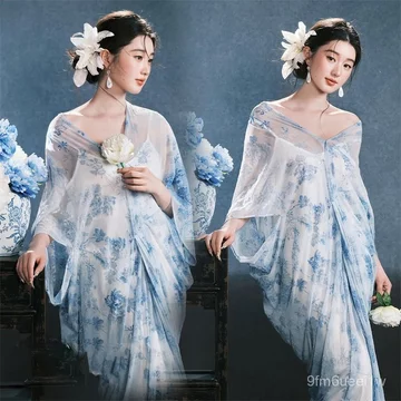 Trang phục chủ đề ảnh cưới cổ điển cho studio ảnh, váy công chúa xanh phong cách Pháp mới dành cho chụp ảnh nghệ thuật.