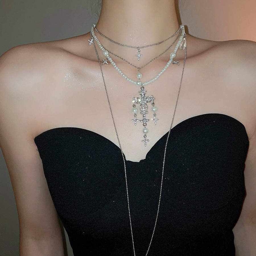 Vòng cổ hai lớp với ngọc trai, cườm và kim cương - Thời trang và thanh lịch