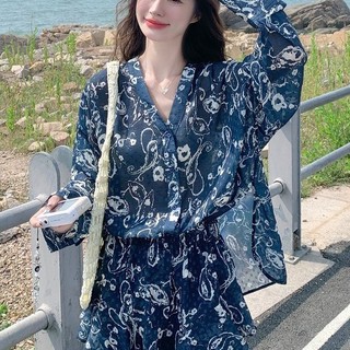 Bộ đồ hai mảnh gồm áo sơ mi rộng rãi và quần short dành cho nữ, phong cách giản dị, trang phục chống nắng đi nghỉ mát