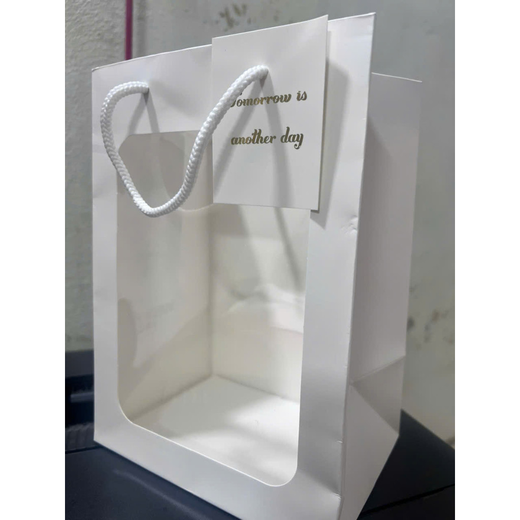 Combo 10 Túi Giấy Đựng Quà Cửa Sổ Trong Suốt 18x13x25cm, Có Quai Dù, Tag Ép Nhũ Sang Trọng – Màu Trắng , Size Trung