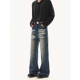 Quần jeans nam cạp cao, phù hợp với trang phục mùa thu