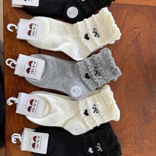 (2-12 tuổi) Set 5 Đôi Tất Cổ Cao Bèo 3 Tầng Cho Bé Gái – Phong Cách Hàn Quốc – Cotton Mềm, Co Giãn – Tông Trắng/Xám/Đen