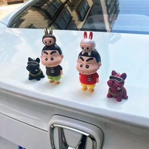 {Labubu Shin-Chan} Đồ trang trí trang trí ngoại thất ô tô Đồ trang trí Bảng điều khiển trung tâm 2025 Phong cách mới Ba chiều phía sau xe cá tính 26.3.22
