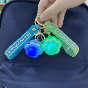 QEARY Cat Paw Móc Chìa Khóa, Cao Su Mềm Phát Sáng Bóp Đồ Chơi, Túi Mặt Dây Chuyền Squishy LED Nhấp Nháy Hoạt Hình Fidget Đồ Chơi Vòng Chìa Khóa Người Lớn Lo Dịu