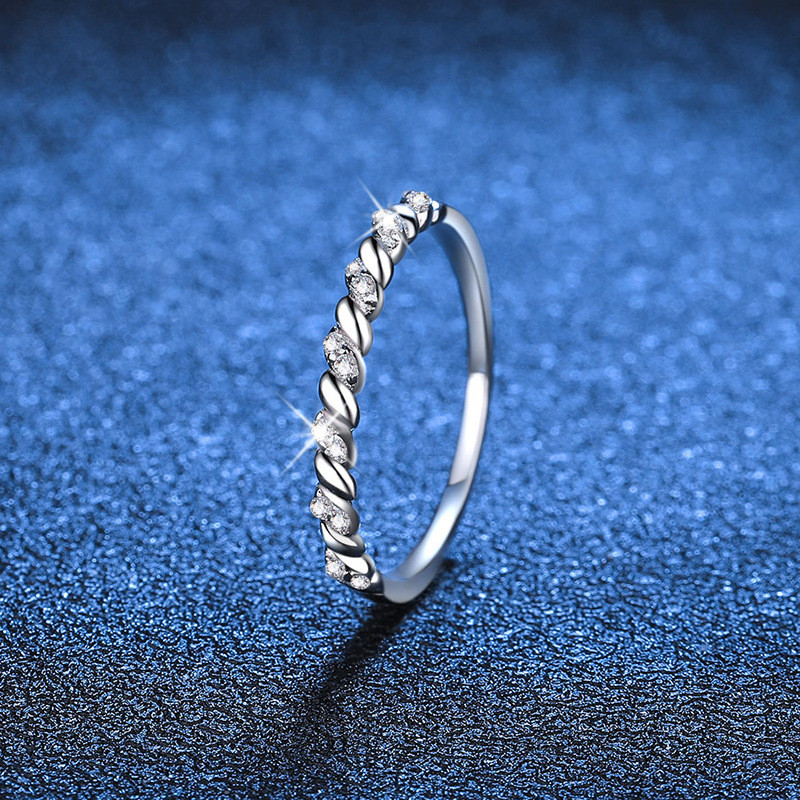 Nhẫn bạc S925 đính kim cương moissanite với thiết kế xoắn, nhẫn đính hôn hàng kim cương đầy đủ, nhẫn hàng kim cương moissanite.