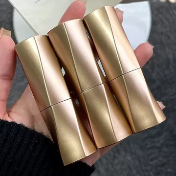 Son môi có sẵn Nữ thần Matte Khóa màu lâu trôi Chống phai màu Cốc chống dính Chống phai màu Chống thấm nước Lip Lines Dưỡng ẩm Dưỡng ẩm Làm trắng da Chăm sóc môi 10.7
