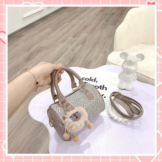 Túi xách nữ túi trống đeo chéo kèm charm bông họa tiết thời trang K310