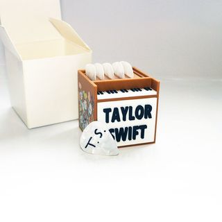 Taylor Swift Moldy Taylor Swift Hàng Hóa 3D In Hình Đàn Piano Dân Gian Đàn Guitar Chọn Giá Đỡ