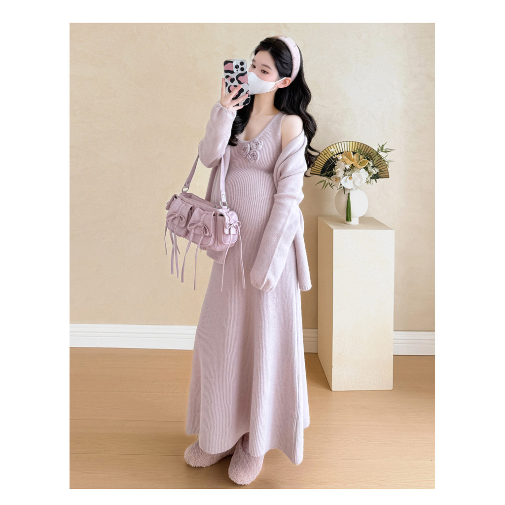 Bộ đồ bà bầu thu đông gồm váy vest móc ba chiều và áo khoác hai mảnh