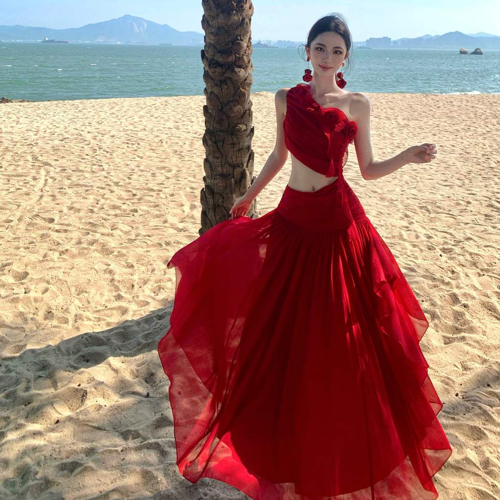 Đầm đỏ lệch vai tone màu đỏ nhiệt đới kiêu kì