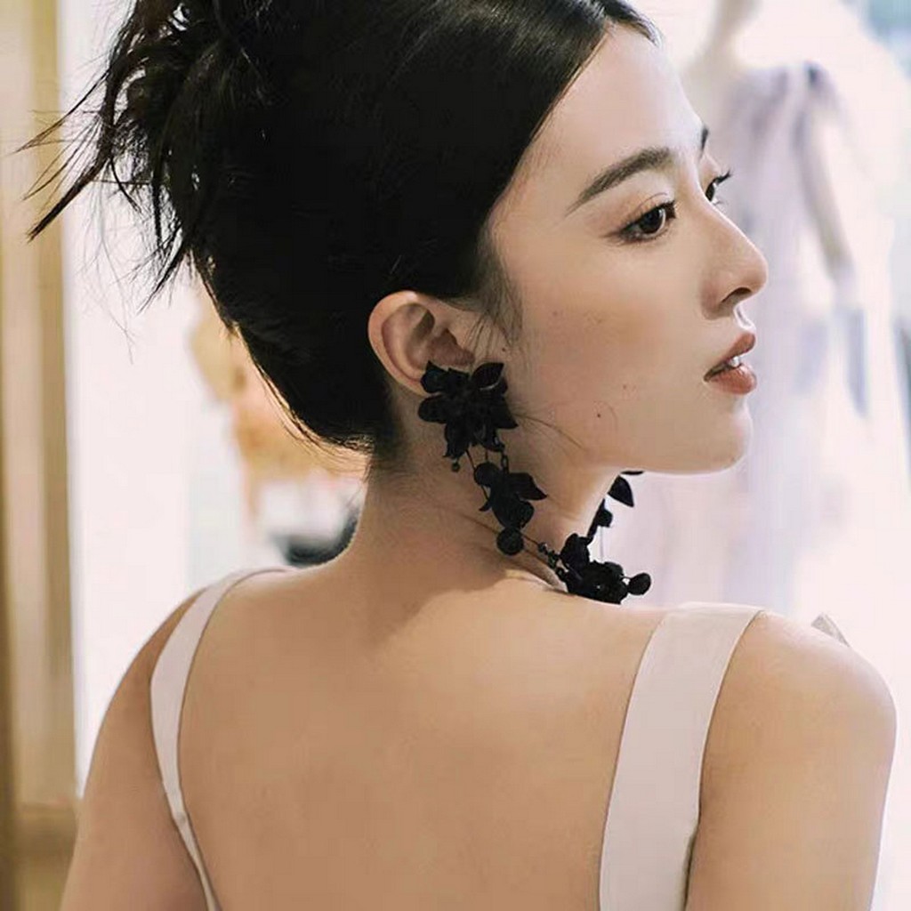 Kẹp tai bông có tua dài thanh lịch, chống trơn trượt, phù hợp làm quà tặng ngày lễ