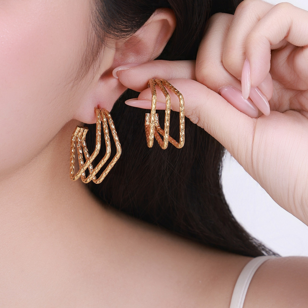 Hoa Tai nữ mạ vàng cao cấp, thiết kế dáng mảnh cá tính - DOJI