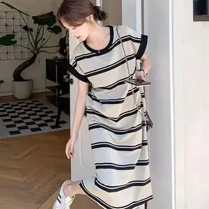 Mùa hè Plus size 150kg Áo thun sọc băng trên đầu gối Váy dài béo mm Vỏ rộng bụng Ẩn thịt Slimm